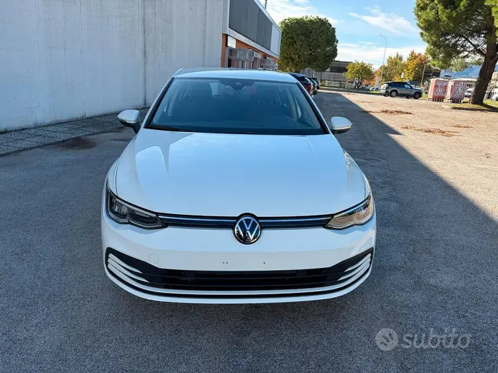Volkswagen Golf 2022 photo 2