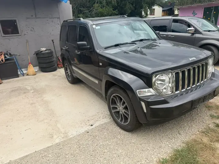 Jeep Cherokee 2011 photo 3