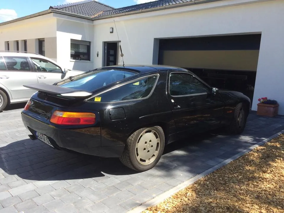 Porsche 928