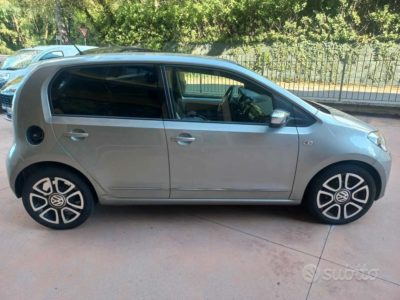 Volkswagen Up 2015 photo 4