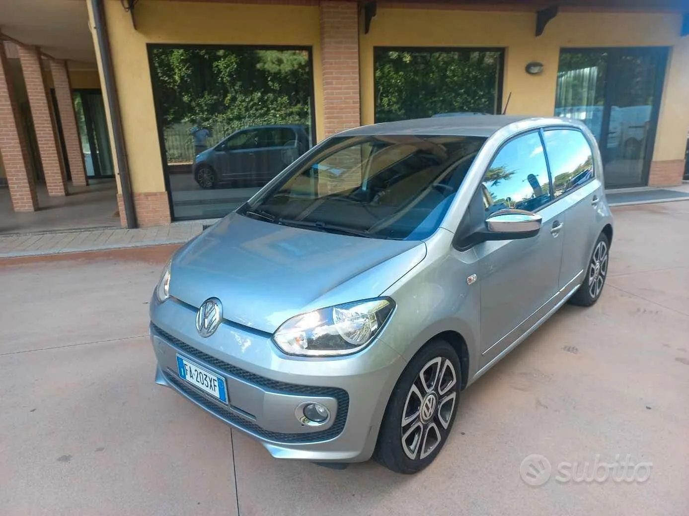 Volkswagen Up 2015 photo 3