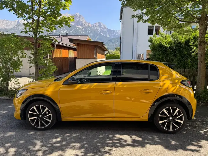 Peugeot 208 2020 photo 2