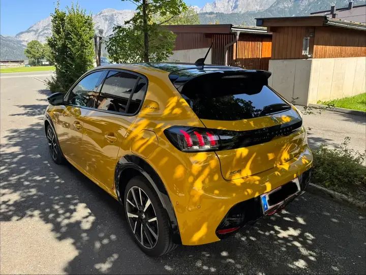 Peugeot 208 2020 photo 3
