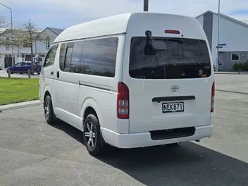 Toyota Regius 2008 photo 4
