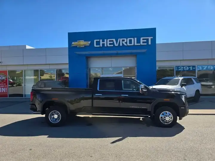 GMC Sierra 3500Hd 2026 photo 2