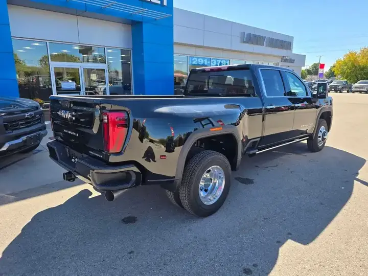 GMC Sierra 3500Hd 2026 photo 3