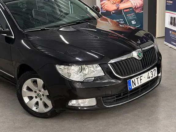 Skoda Superb 2011 photo 2