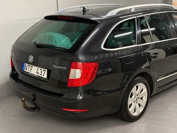 Skoda Superb 2011 photo 4