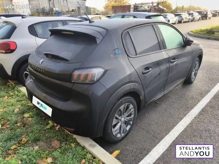 Peugeot 208 2023 photo 3