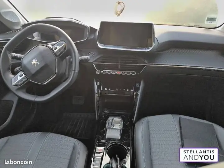 Peugeot 208 2023 photo 2