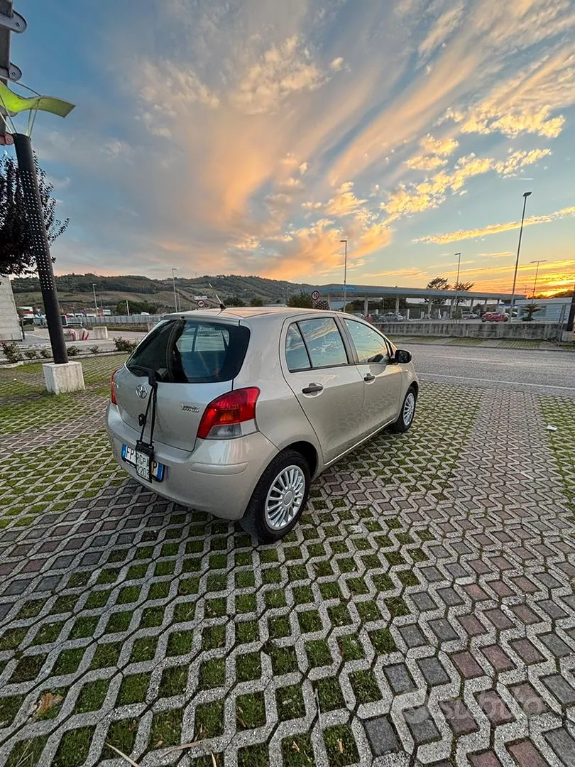 Toyota Yaris 2009 photo 3