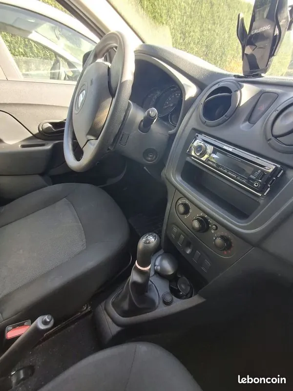 Dacia Sandero 2015 photo 2