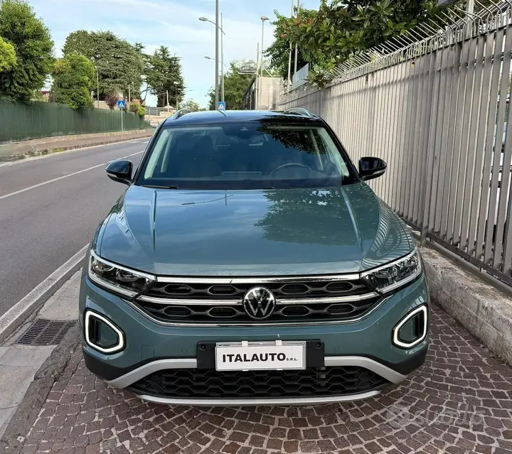 Volkswagen T-Roc 2023 photo 3