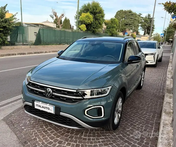 Volkswagen T-Roc 2023 photo 2
