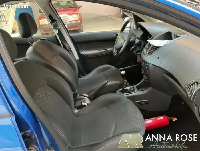 Peugeot 206 2012 photo 3