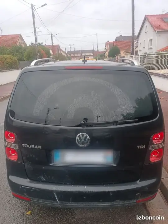 Volkswagen Touran 2010 photo 2