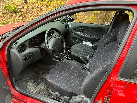 Hyundai Elantra 1998 photo 3