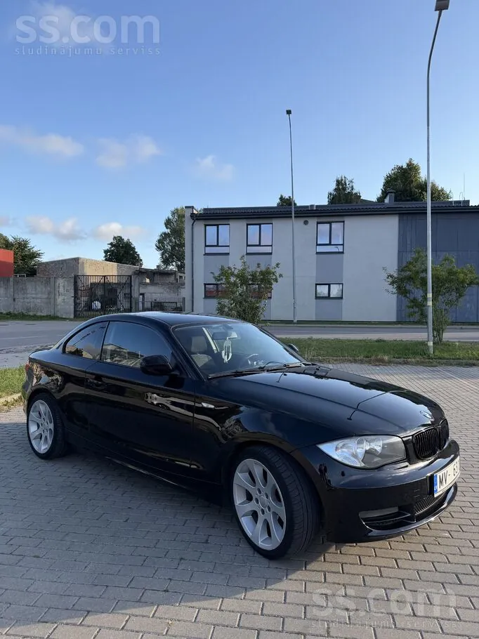 BMW 1 Series 2009 photo 2
