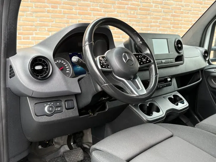 Mercedes-Benz Sprinter 2023 photo 2