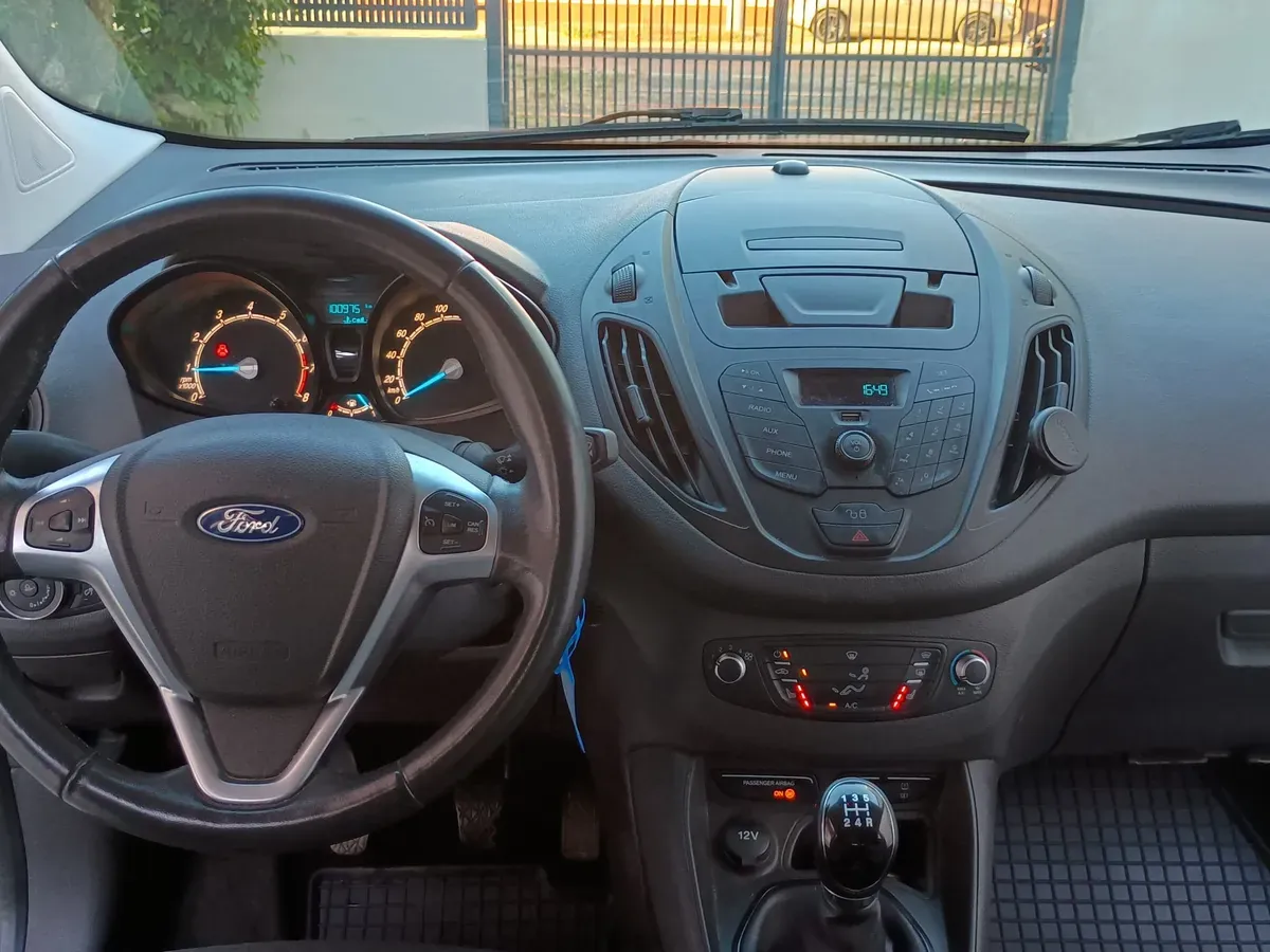 Ford Tourneo Courier 2015 photo 2