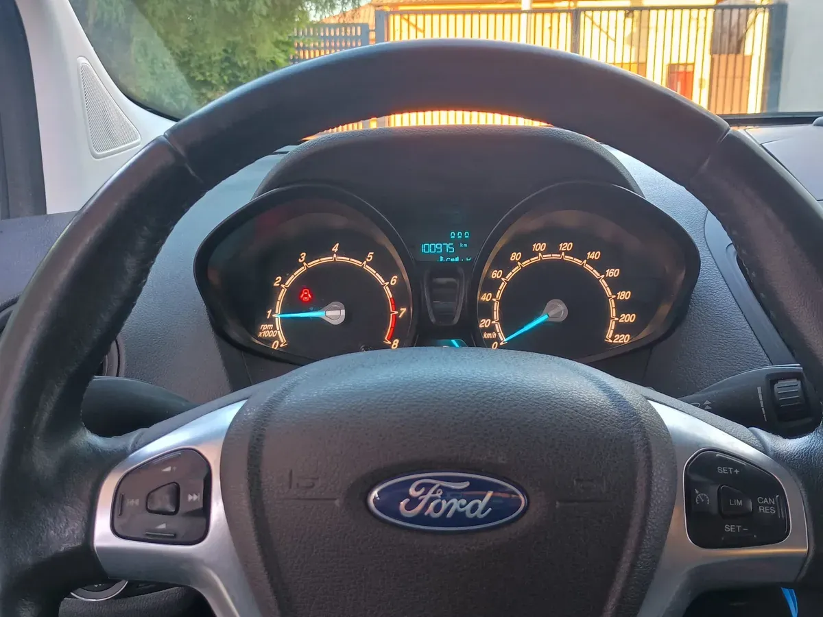 Ford Tourneo Courier 2015 photo 3