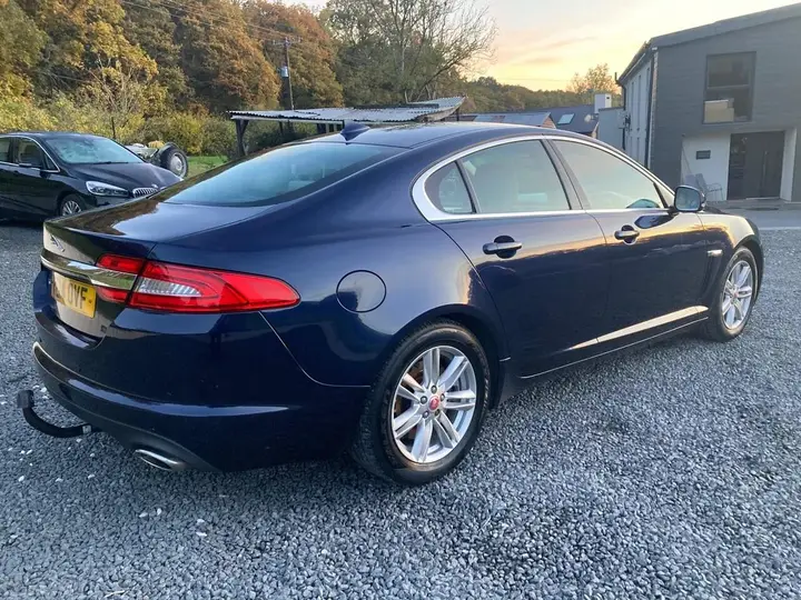 Jaguar Xf 2014 photo 3