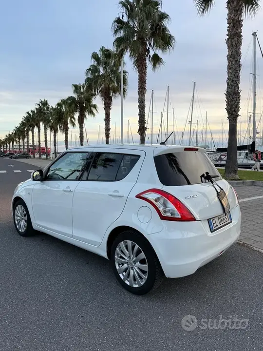 Suzuki Swift 2012 photo 3