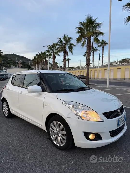 Suzuki Swift 2012 photo 2