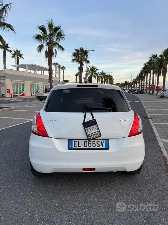 Suzuki Swift 2012 photo 4