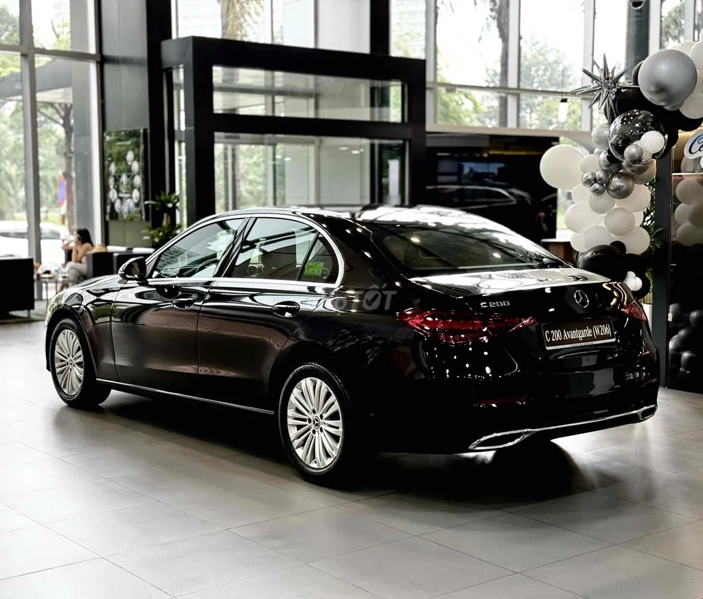 Mercedes-Benz C-Class 2025 photo 4