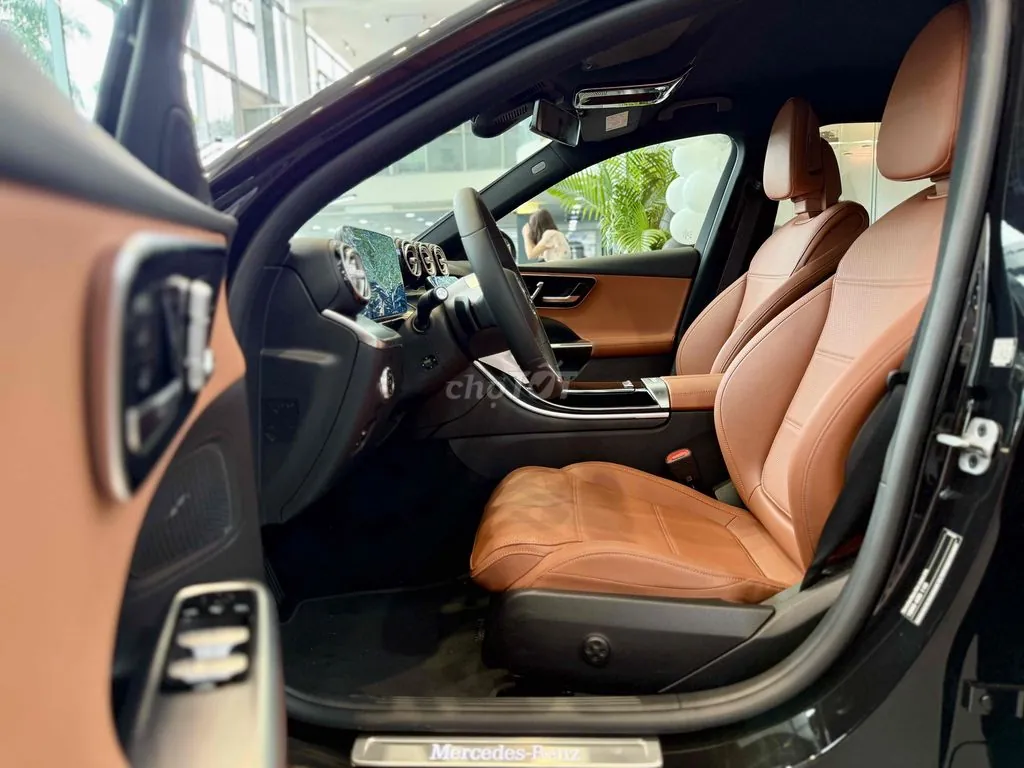 Mercedes-Benz C-Class 2025 photo 5