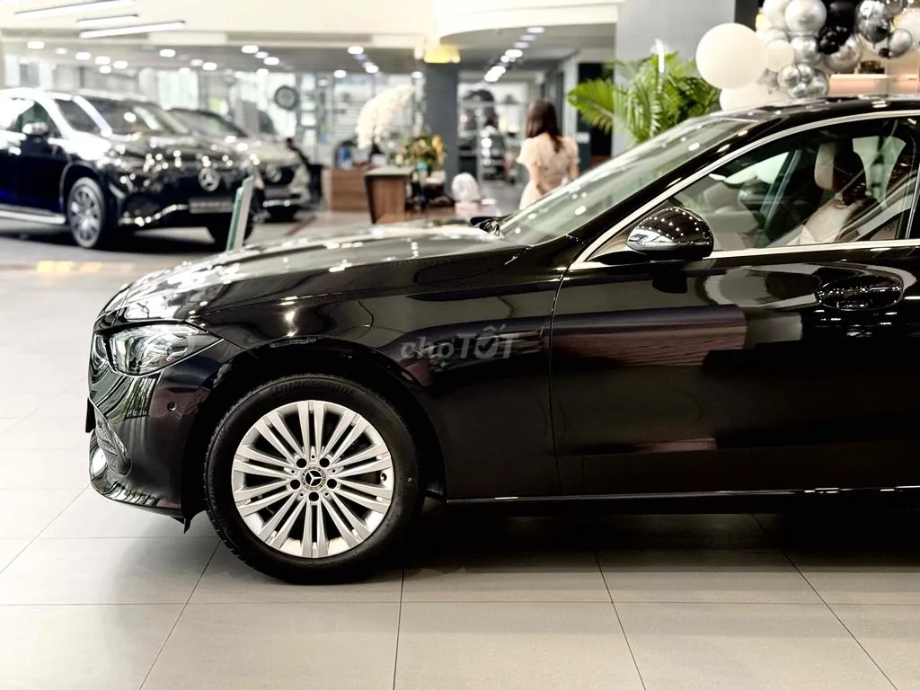 Mercedes-Benz C-Class 2025 photo 3