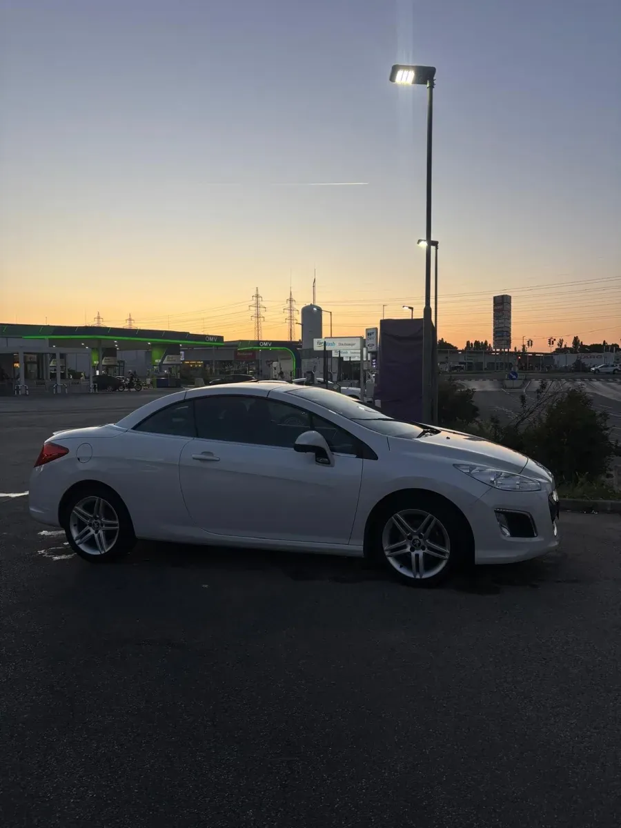 Peugeot 308 2012 photo 2
