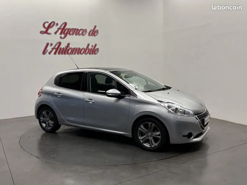 Peugeot 208 2013 photo 4