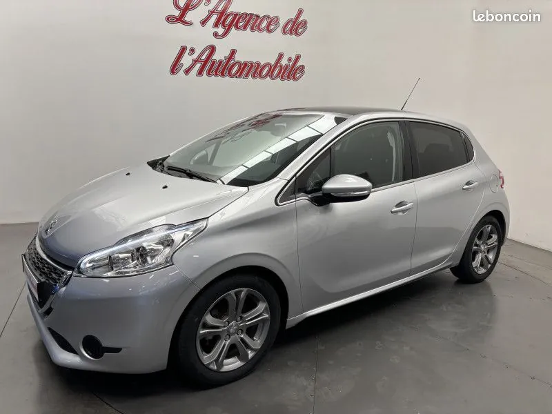 Peugeot 208 2013 photo 2