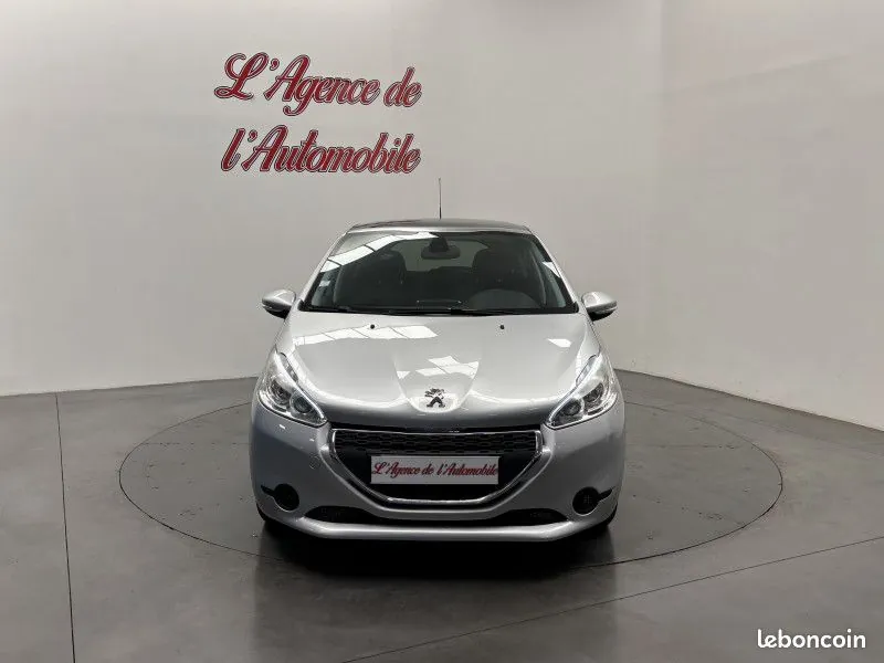 Peugeot 208 2013 photo 3