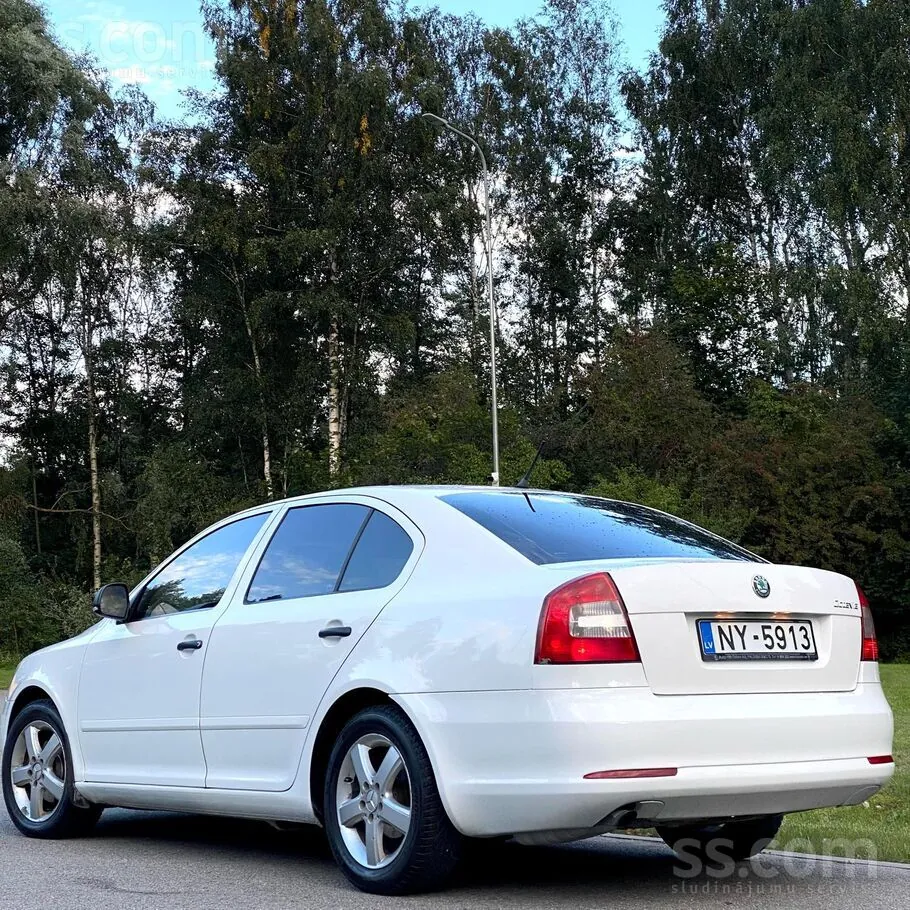 Skoda Octavia 2012 photo 2