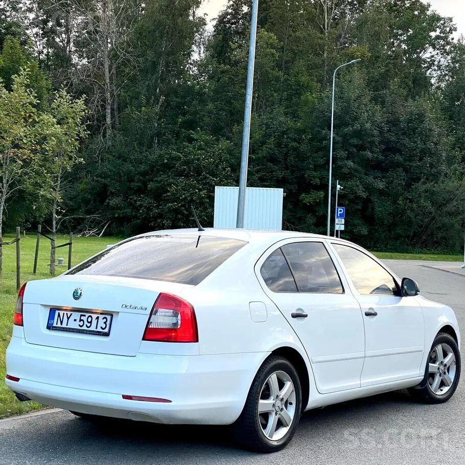 Skoda Octavia 2012 photo 4