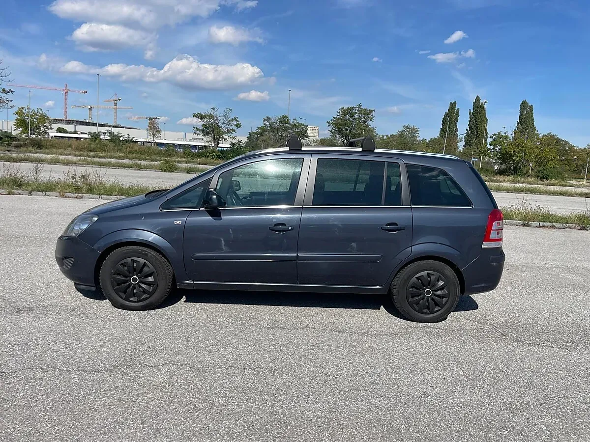 Opel Zafira 2011 photo 2