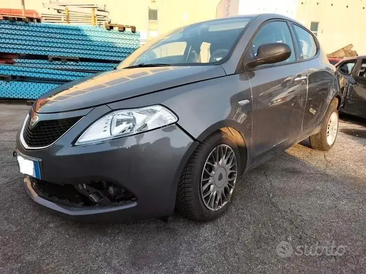 Lancia Ypsilon 2017 photo 2