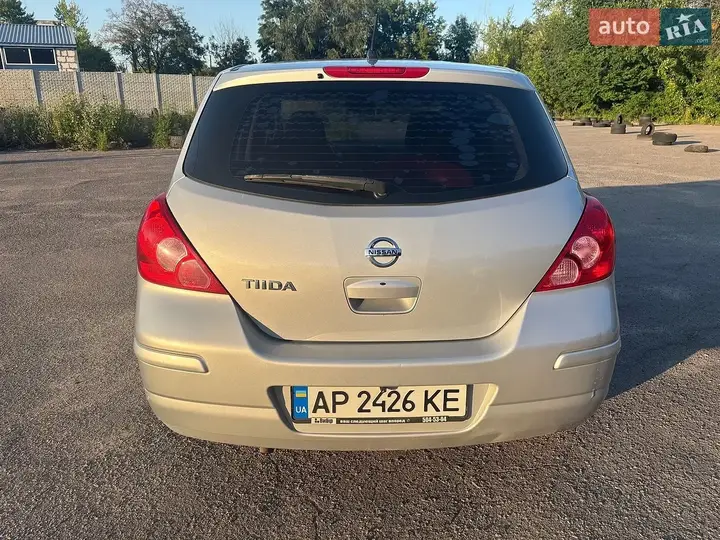 Nissan Tiida 2011 photo 4