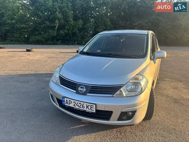 Nissan Tiida 2011 photo 2