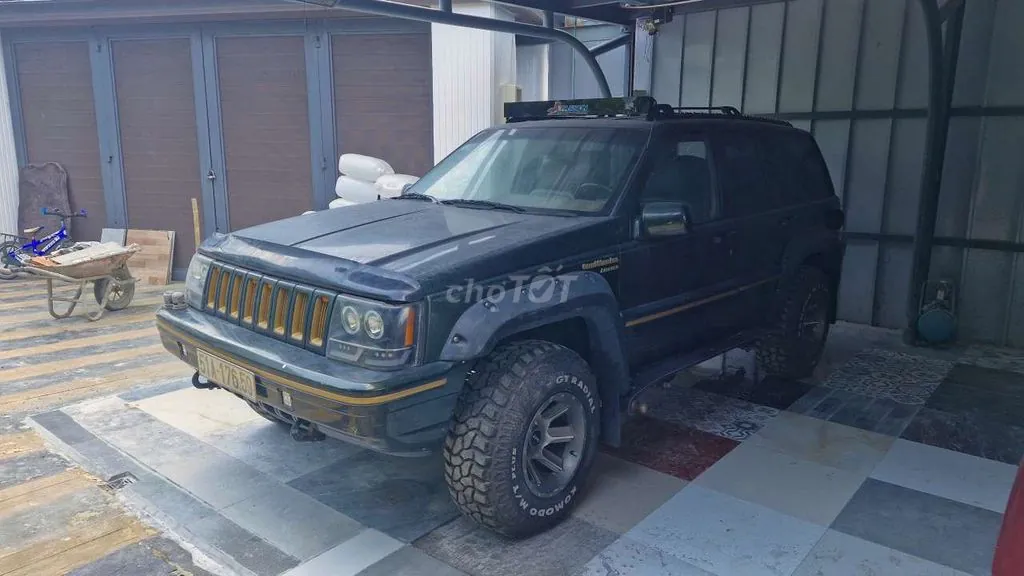 Jeep Grand Cherokee photo 2
