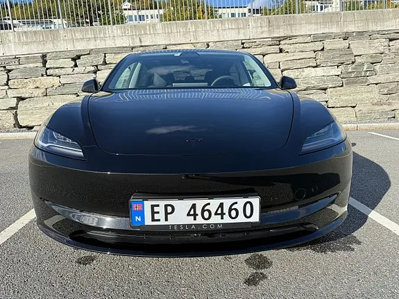 Tesla Model 3 2026 photo 4