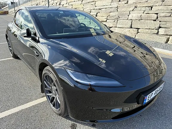 Tesla Model 3 2026 photo 2