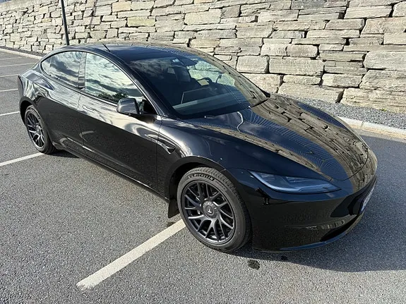 Tesla Model 3 2026 photo 3