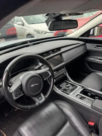 Jaguar Xf 2017 photo 2