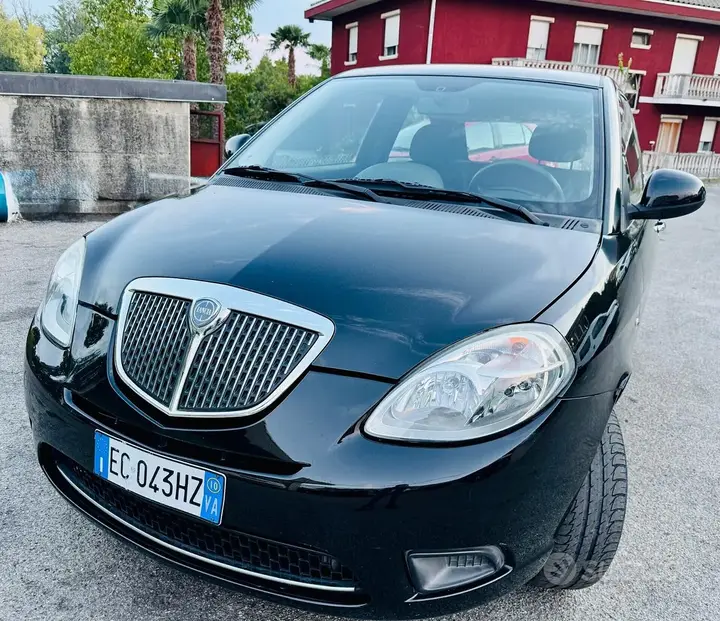 Lancia Ypsilon