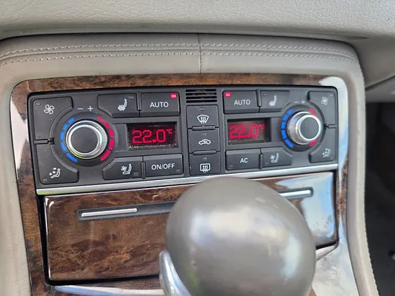 Audi S8 2008 photo 4
