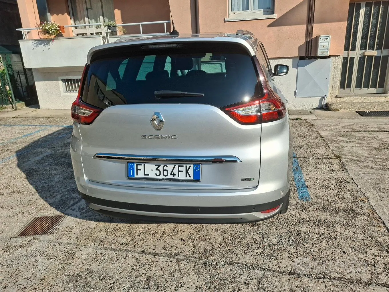 Renault Grand Scenic 2017 photo 2